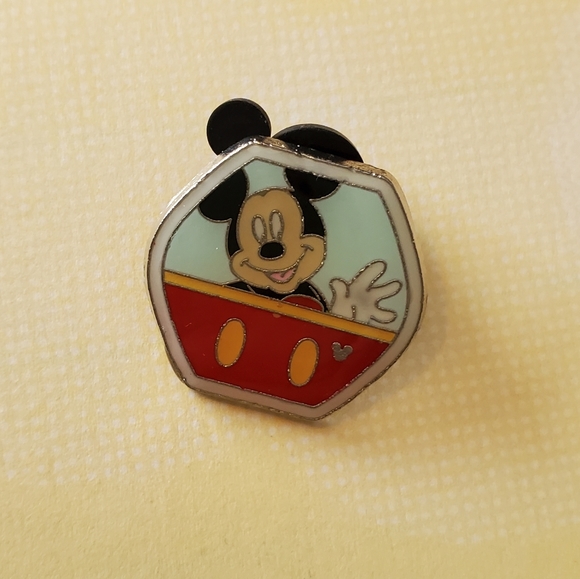 2 Disney Pins Mickey Mouse - Picture 4 of 5